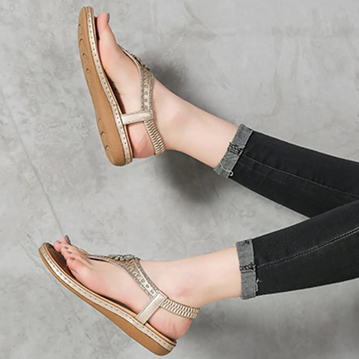 2025 Fashion T-Strap Boho Sandals Summer Rhinestones Strappy Thong Flats Beach Holiday Sandal Footwear Walking Shoes