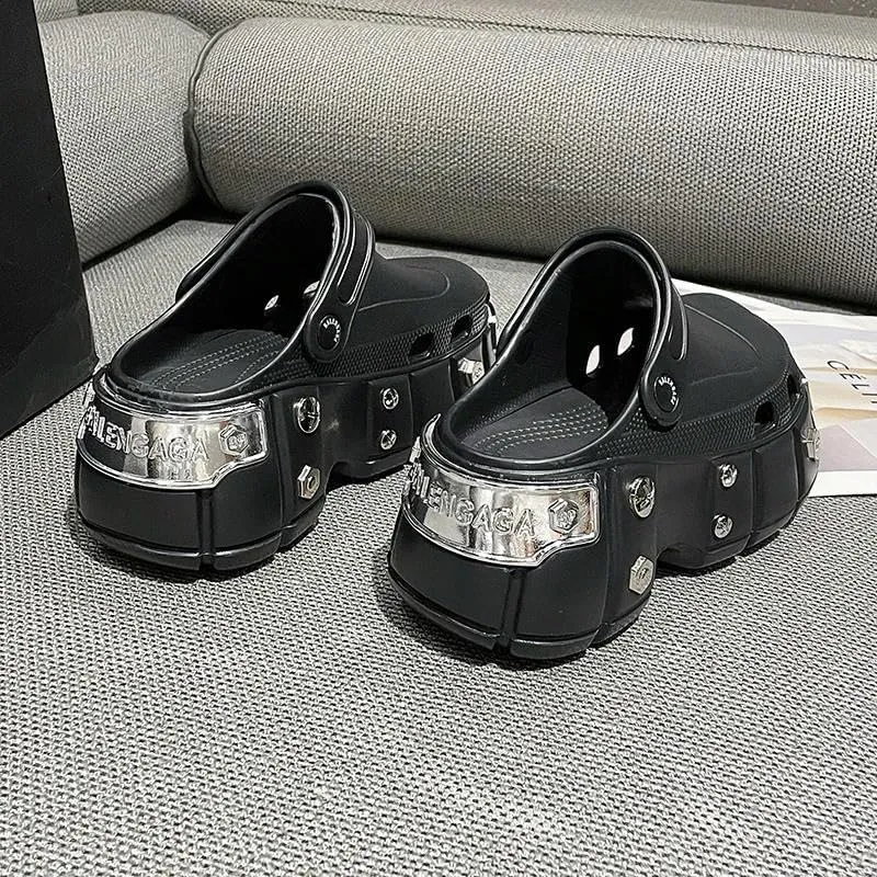 Clogs Fashion Women Men Thick Bottom Rivet Clogs Outdoor Slippers Summer Sandals Unisex Garden Shoes