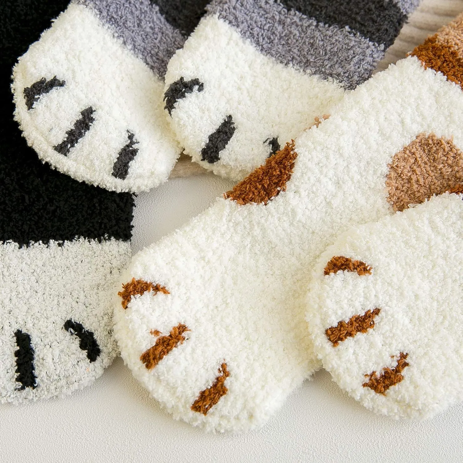 ELFJOY Women Girls Cute Kitty Cat Paws Slipper Socks with Grippers - Fuzzy Anti-Skid Socks(5 Pairs)
