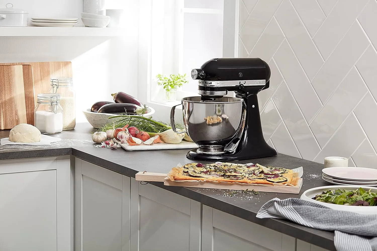 KitchenAid Artisan Series 5 Quart Tilt Head Stand Mixer with Pouring Shield KSM150PS, Onyx Black