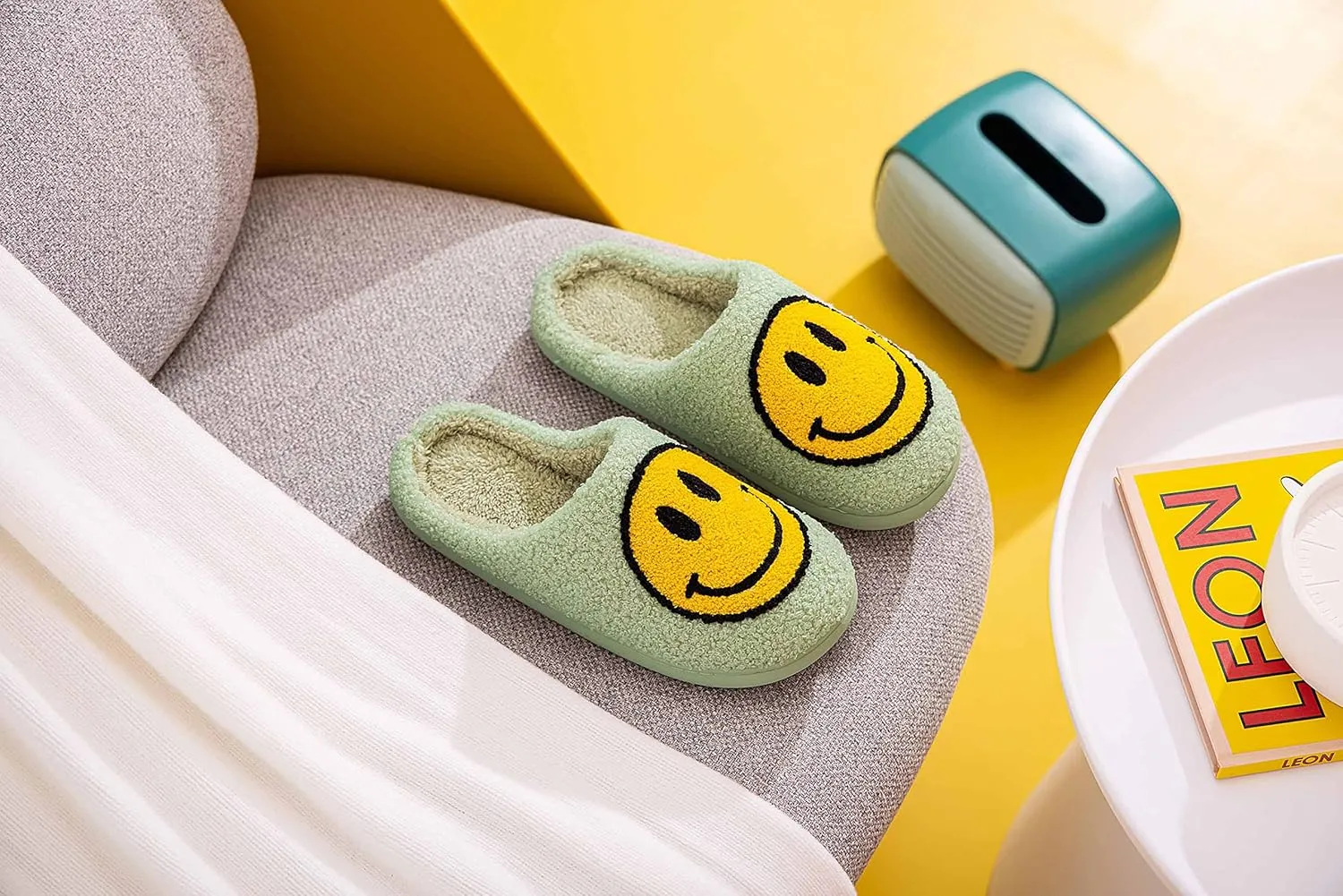 NEVEROLD Fun Happy Face Smile Emoticon Fluffy Sherpa Slip On House Slippers for Women and Men