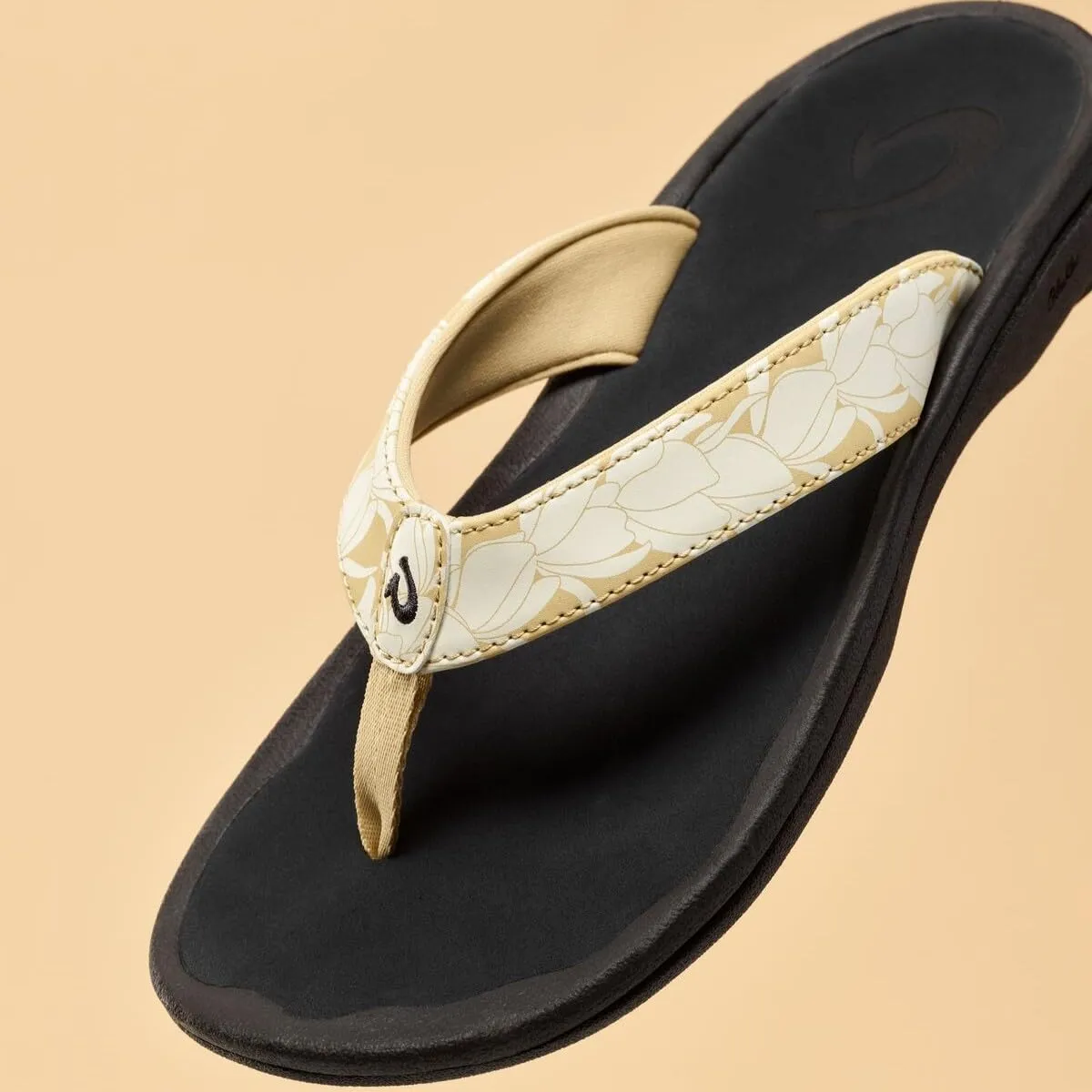 OLUKAI Ohana Women's Beach Sandals, Water Resistant Flip Flops, Arch Support & Comfort Fit, Lightweight & Durable, Enhanced Grip & Traction