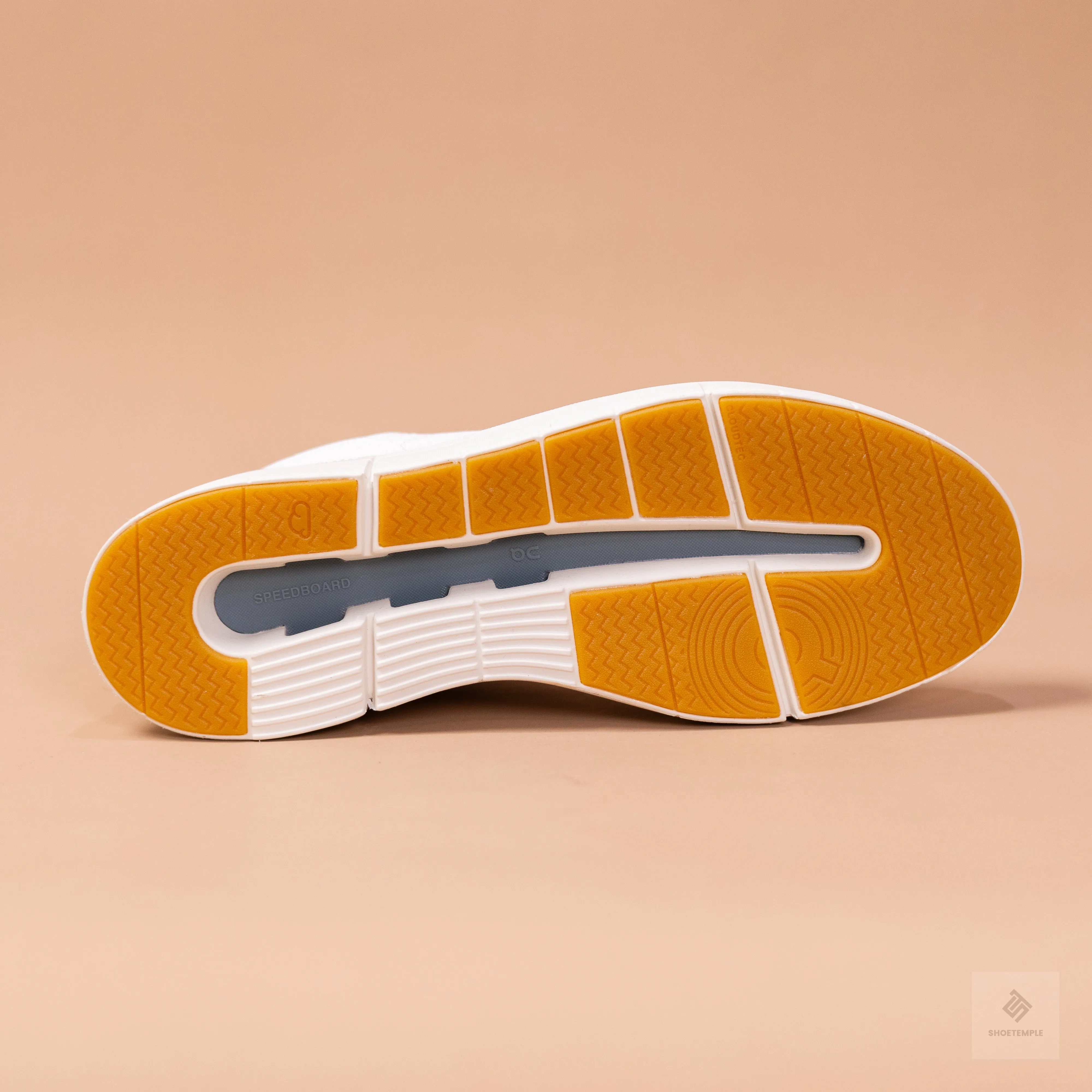 On The Roger Centre Court Low Top Sneakers