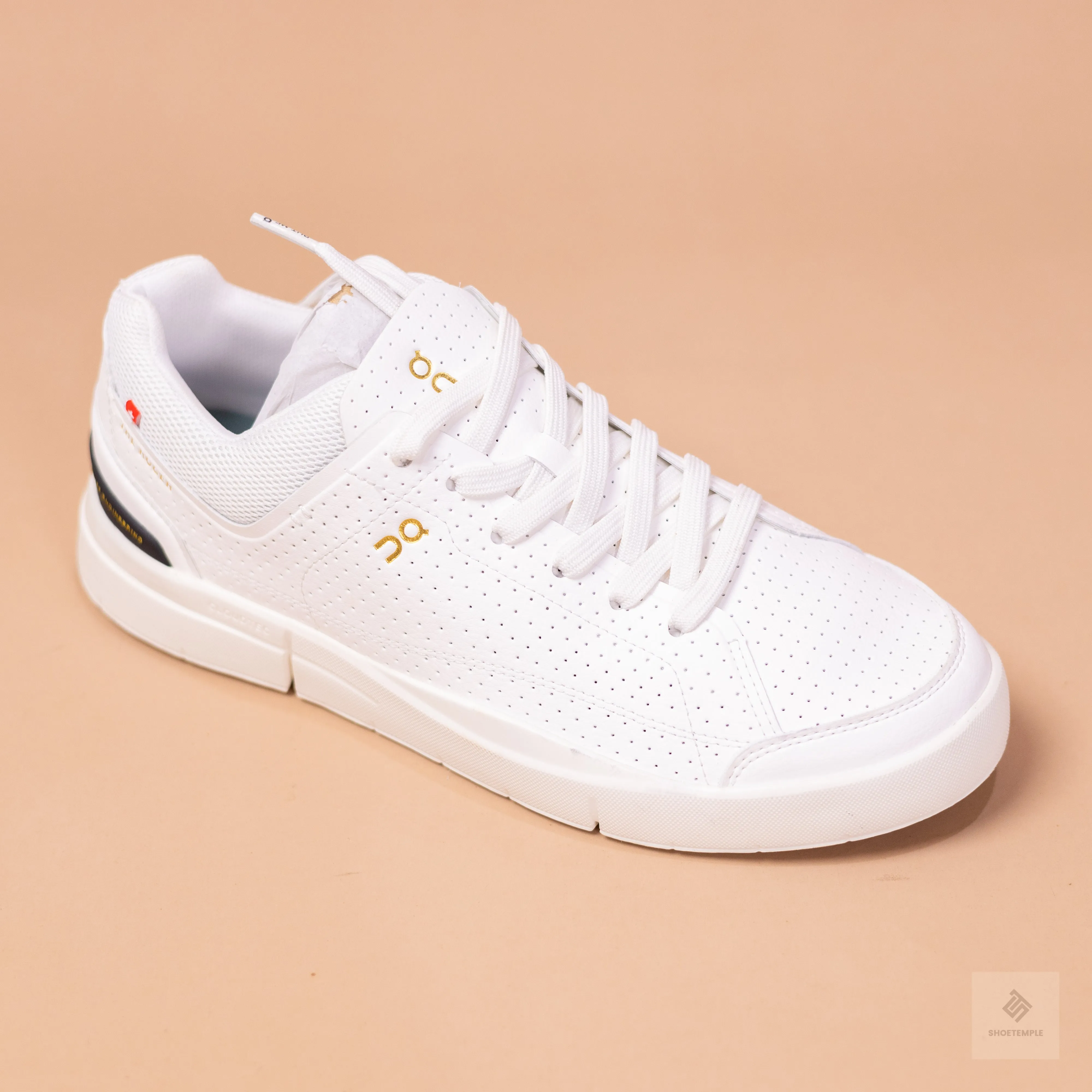 On The Roger Centre Court Low Top Sneakers