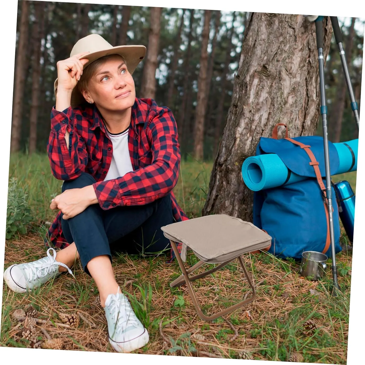 Portable Folding Stool Lightweight Compact Camp Chair for Fishing Hiking Bbqs and Picnics Oxford Material Stylish Khaki Zipper Bag Versatile Outdoor Seating