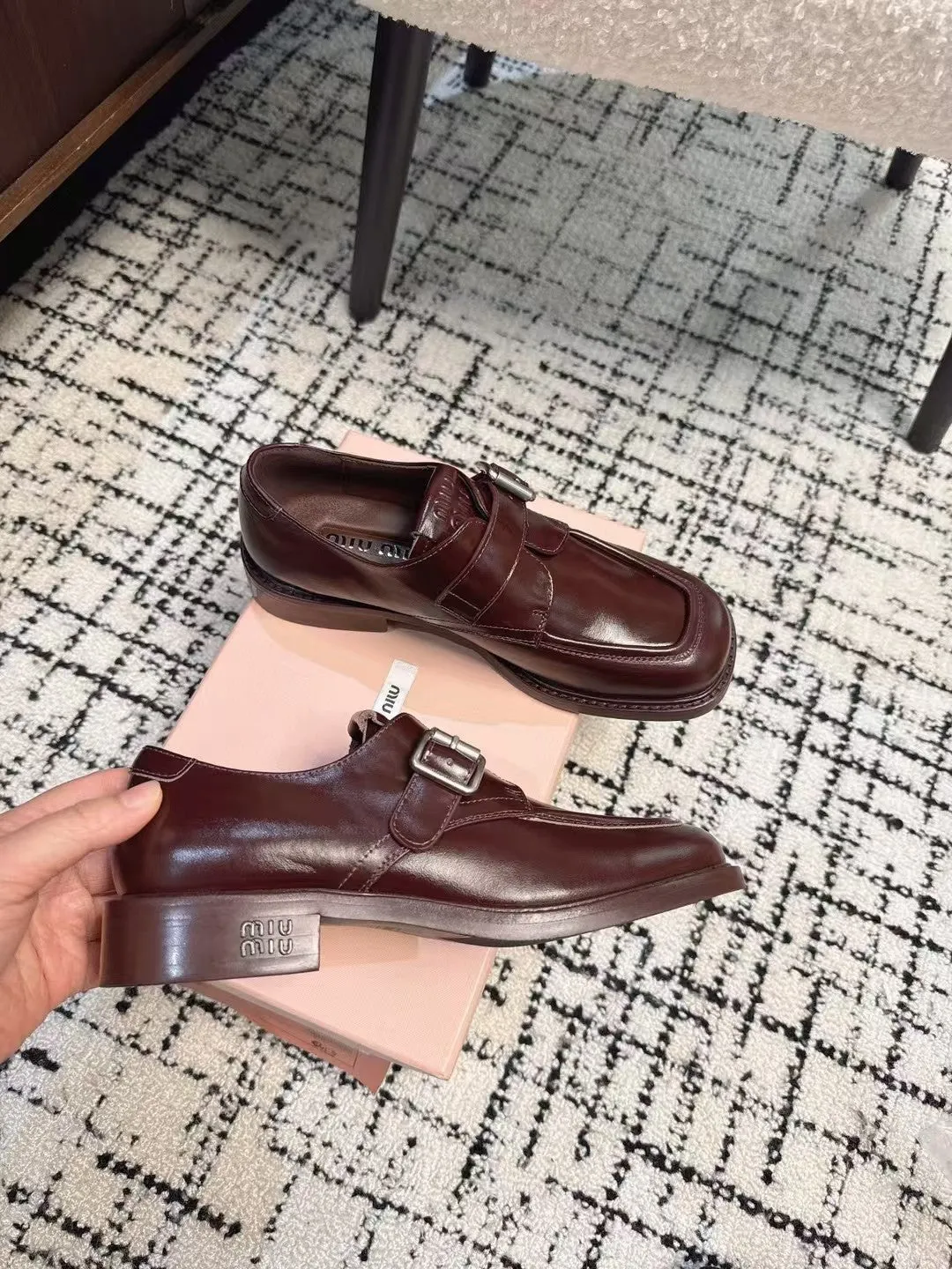 SQUARE TOE OXFORD IN SANGRIA RED SHINY CALFSKIN