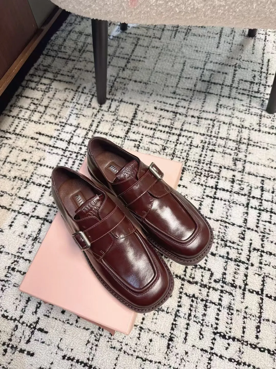 SQUARE TOE OXFORD IN SANGRIA RED SHINY CALFSKIN