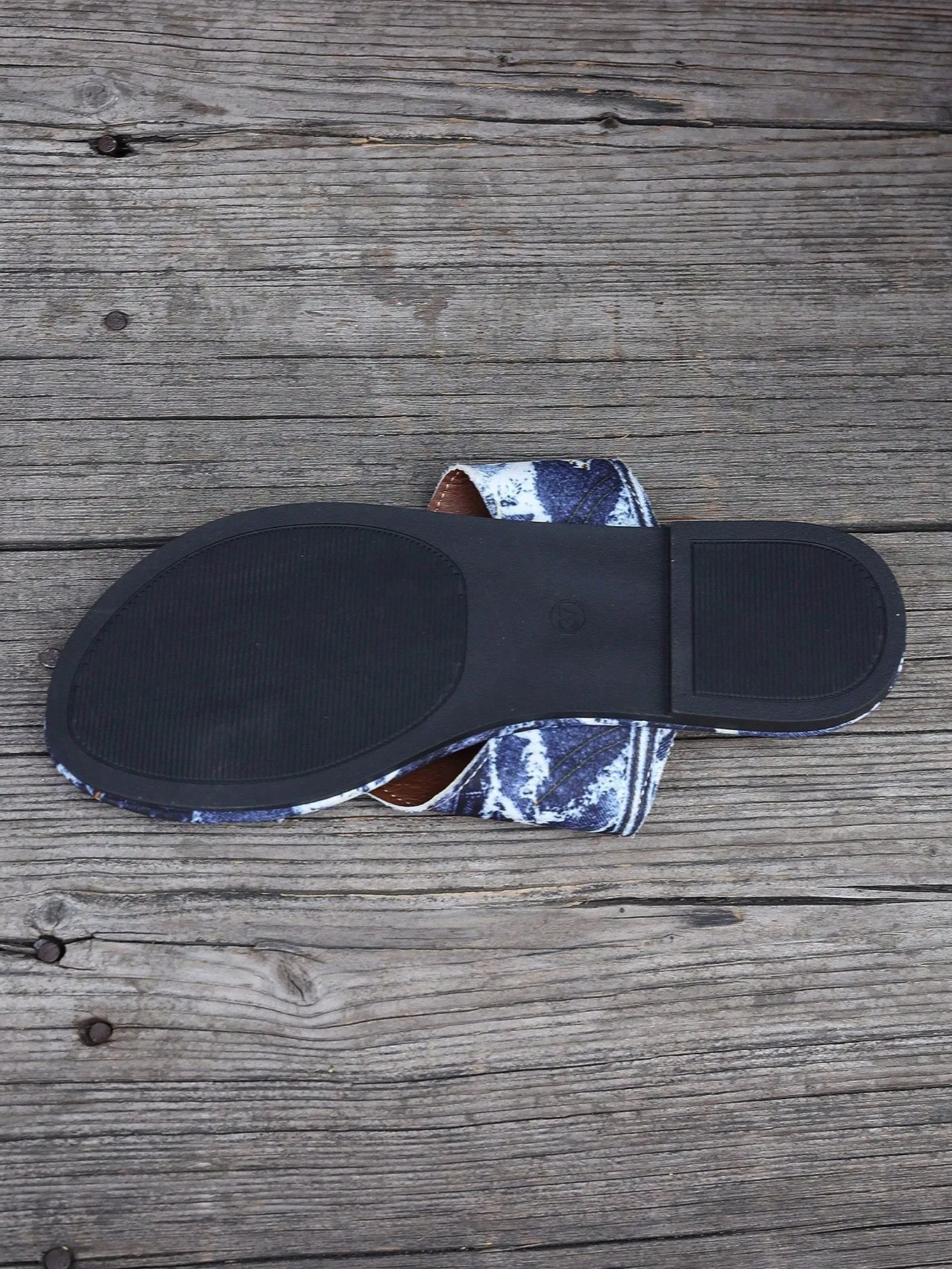 Stylish Women's Plus Size Flat Sandals - Comfortable Design