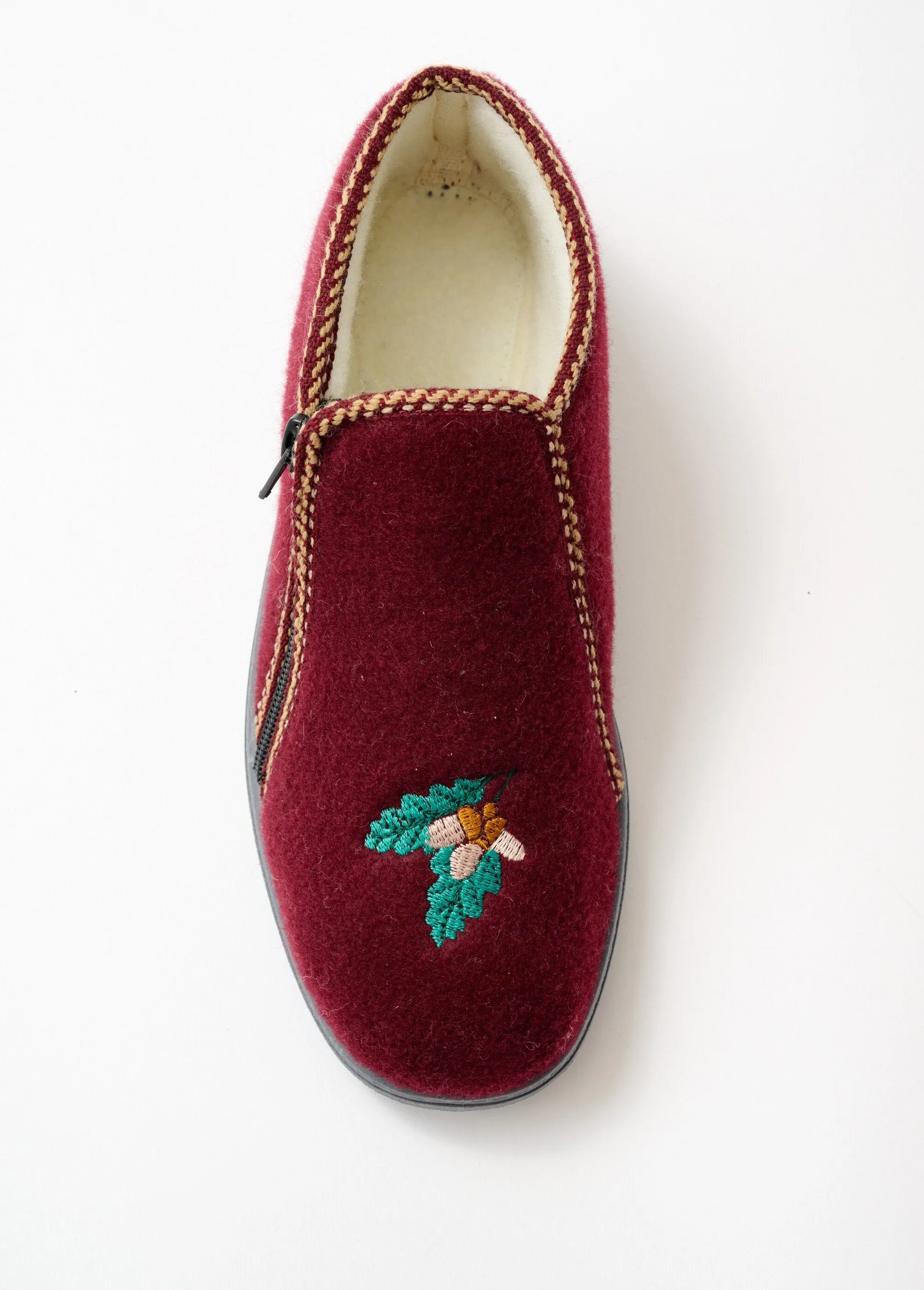 Wide embroidered high slippers
