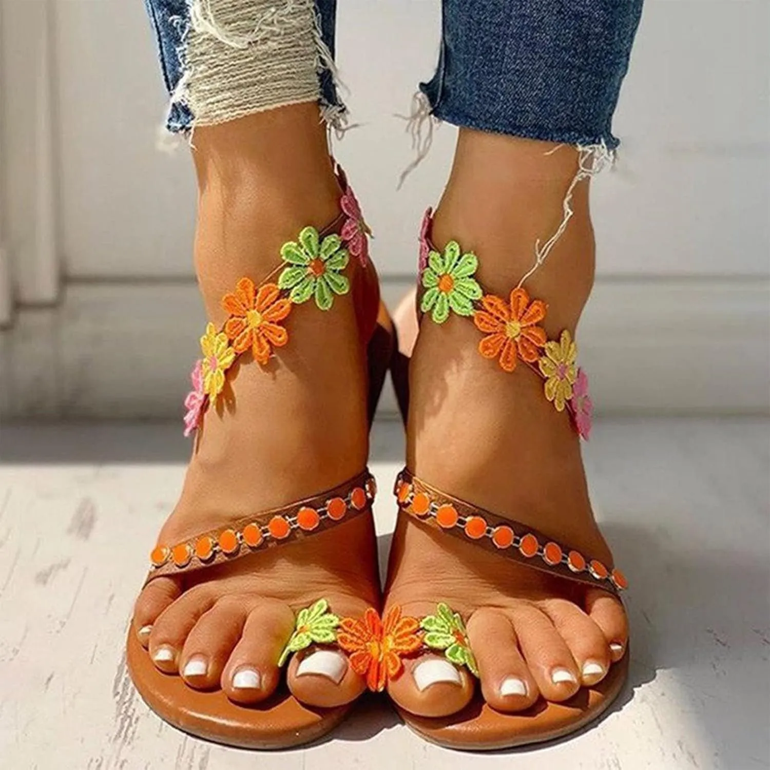 Women's Casual Clip Toe Flats Embroidered Floral Sandal with Ankle Strap Comfortable Boho Sandals for Summer Beach