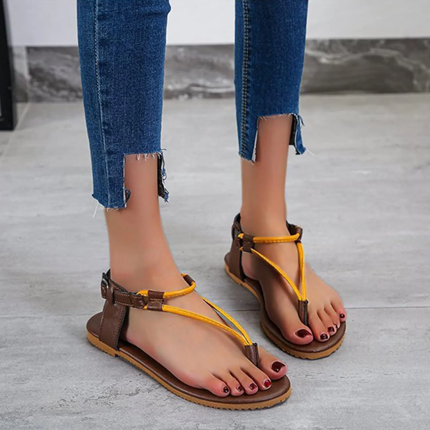 Women’s Classic Retro T-Strap Sandals Summer Beach Thong Flats with Adjustable Buckle Casual Soft Dressy Sandal