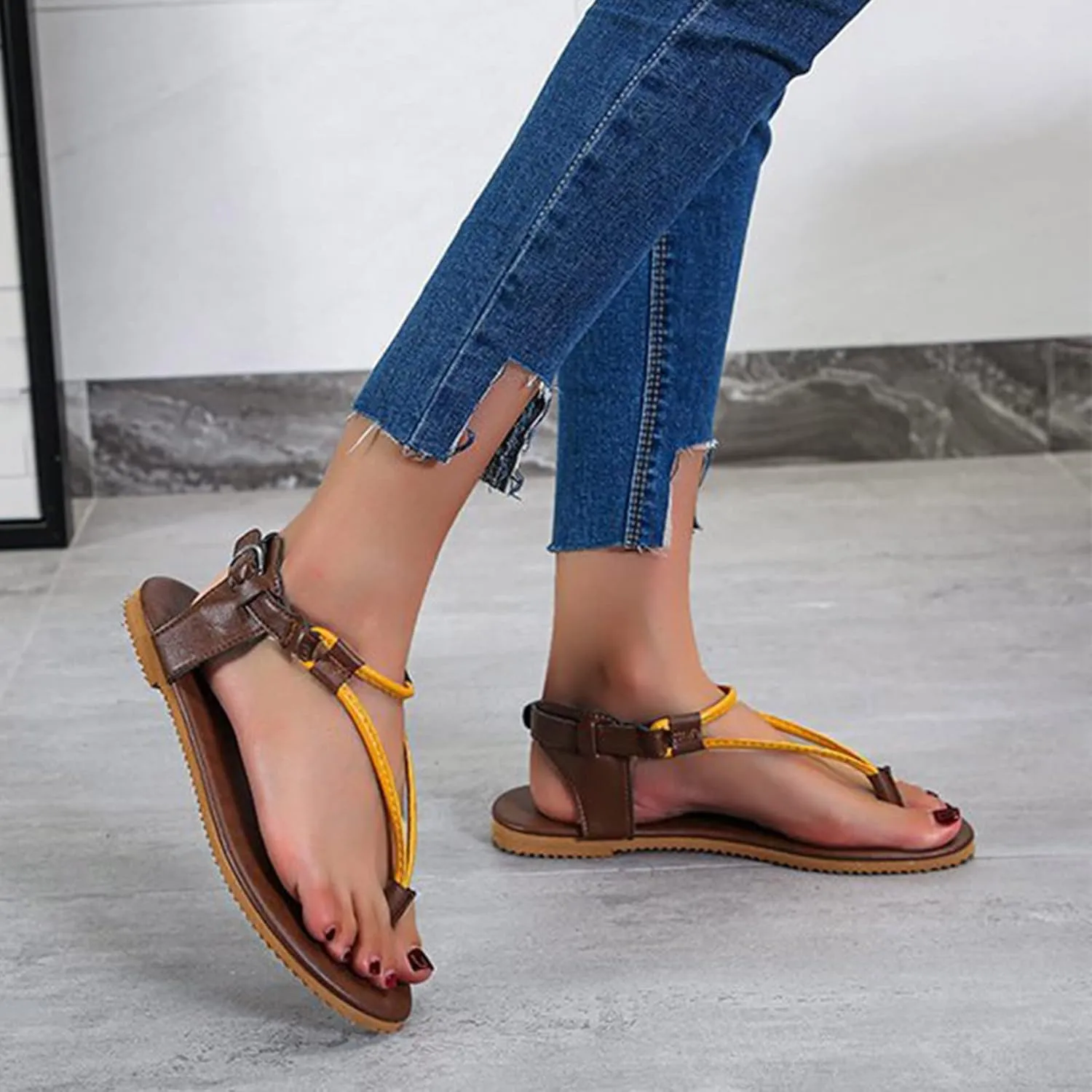 Women’s Classic Retro T-Strap Sandals Summer Beach Thong Flats with Adjustable Buckle Casual Soft Dressy Sandal