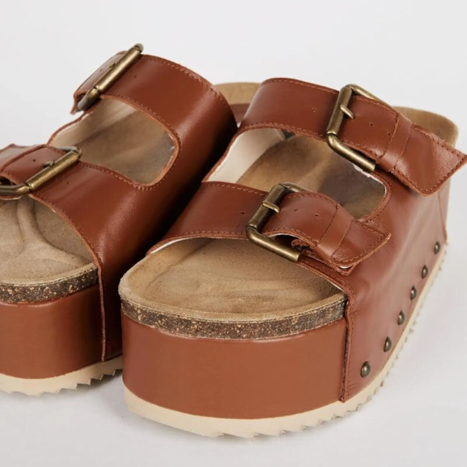 Yishaweiqi Women's Suede Platform Sandals Comfortable Cork Footbed Studded Flatform Sandals Adjustable Buckle Straps Flat Clogs Slide Sandals