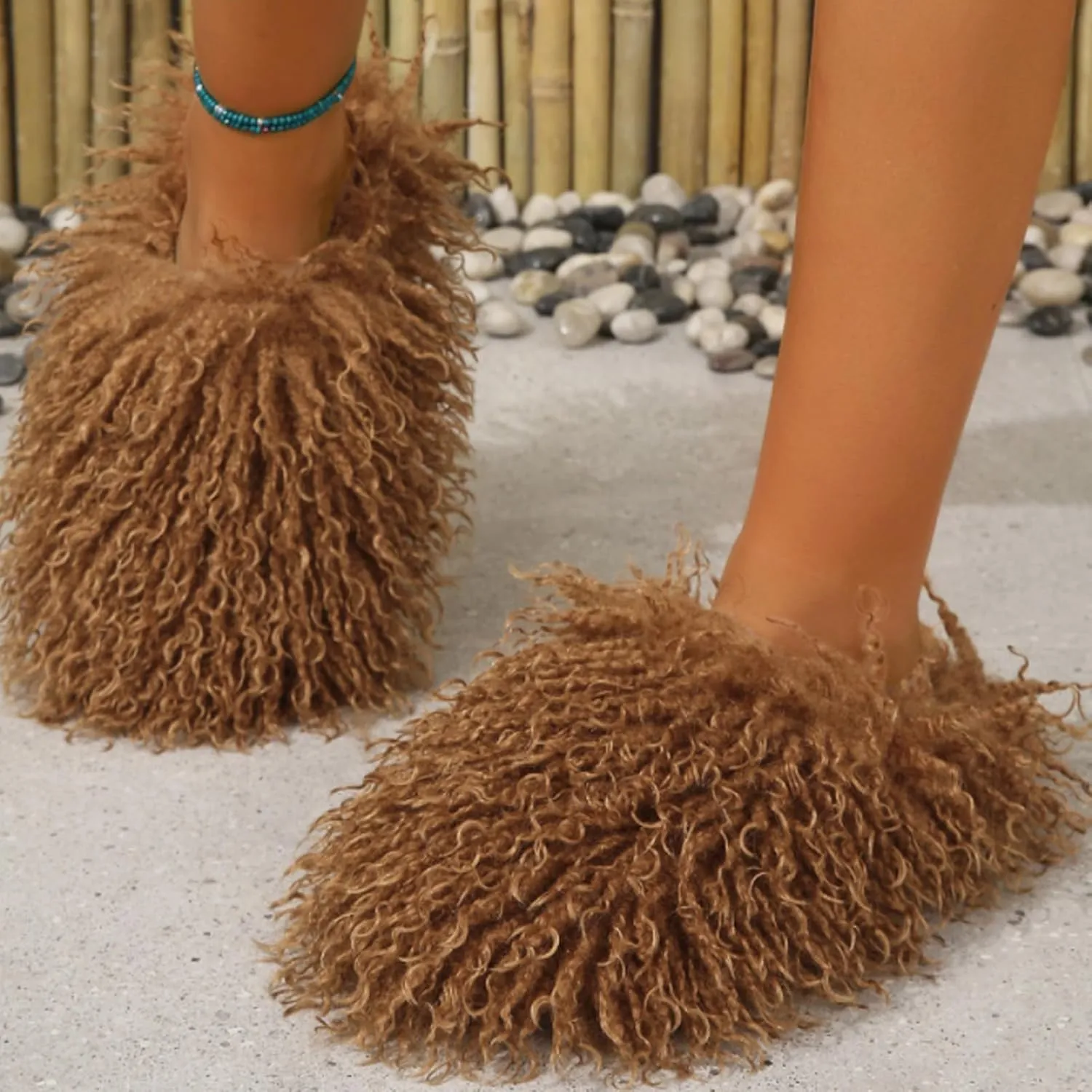 YXCFEWD Women's Plush Faux Fur Slippers - Fluffy and Warm Slide-On Slipper for Cozy Comfort